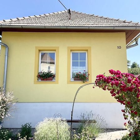 Zlty Domcek - Apartman Svabovce Buitenkant foto