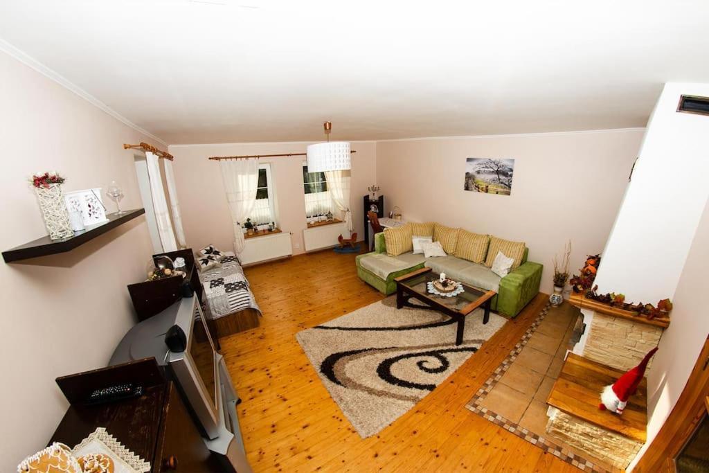 Zlty Domcek - Apartman Svabovce Buitenkant foto